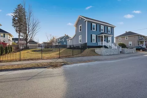 Exterior - 6 Everett St, Stoneham, MA 02180 photo 2 of 7