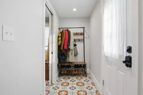 Entry Way - 6 Everett St, Stoneham, MA 02180 photo 2 of 2