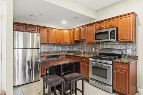 910 Saratoga St #5, Boston, MA 02128