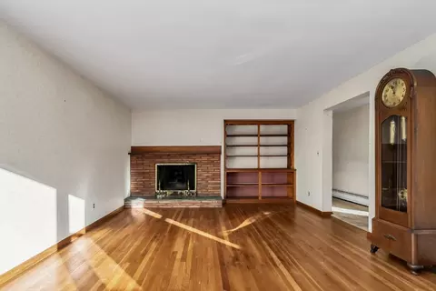 Living - 31 Webster Ave, Beverly, MA 01915 photo 2 of 4