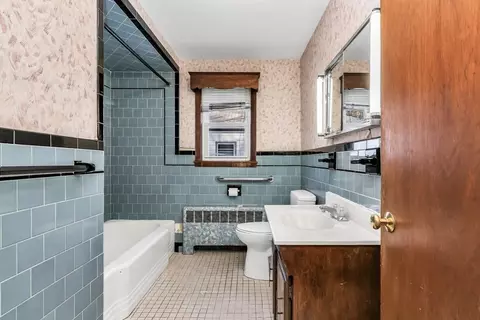 Bath - 31 Webster Ave, Beverly, MA 01915 photo 1 of 2