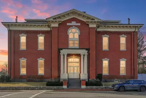 151 High #3B, Newburyport, MA 01950