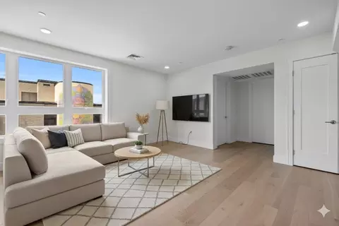 301 Border St #411, Boston, MA 02128