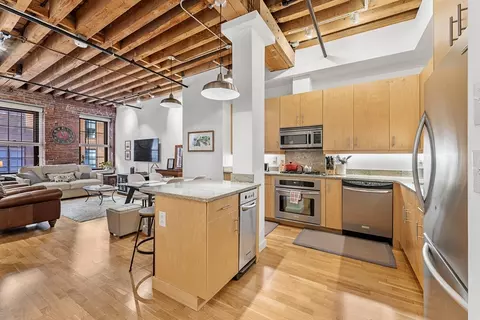 101 Broad St #3B, Boston, MA 02110