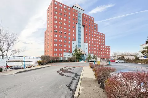 750 Davol St #214, Fall River, MA 02720