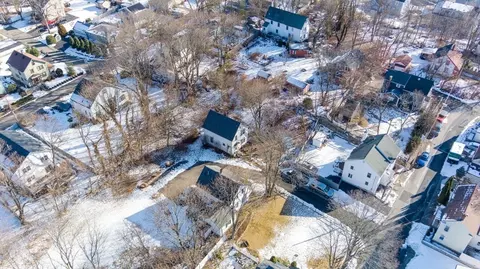 View/Area - 5 Cobb Ln, Dedham, MA 02026 photo 4 of 10