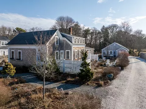 41 Center St, Hyannis, MA 02601