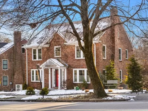 24 Blake Rd, Brookline, MA 02445 photo 2