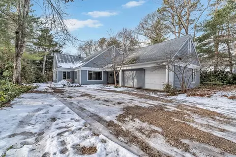 164 Coonamessett Cir, Falmouth, MA 02536