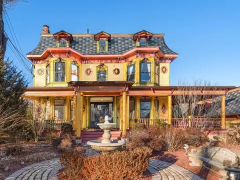 929 Beacon St, Newton, MA 02459