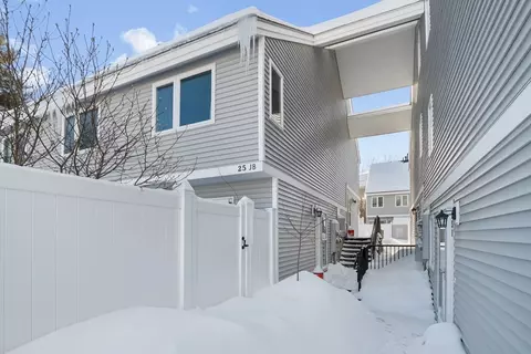 25 Meadow Pond Dr #J, Leominster, MA 01453