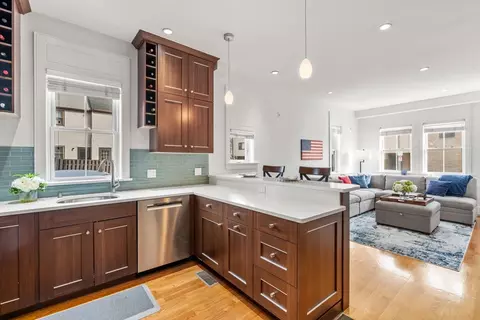 250 C St #4, Boston, MA 02127