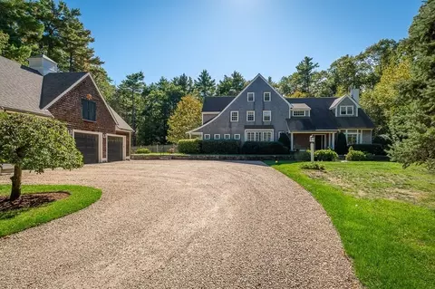4 Tara Rd, Essex, MA 01929