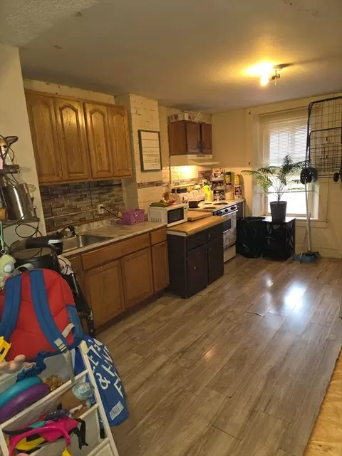 Kitchen - 40 Byers St, Springfield, MA 01105 photo 1 of 4