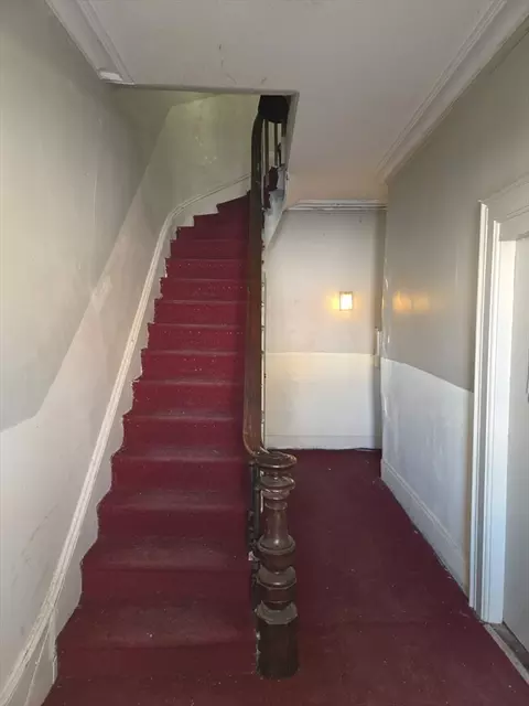 Entry Way - 40 Byers St, Springfield, MA 01105 photo 1 of 2