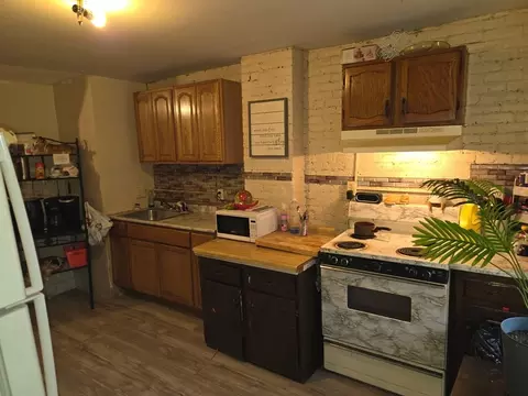 Kitchen - 40 Byers St, Springfield, MA 01105 photo 2 of 4