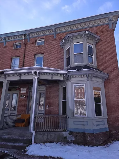 40 Byers St, Springfield, MA 01105