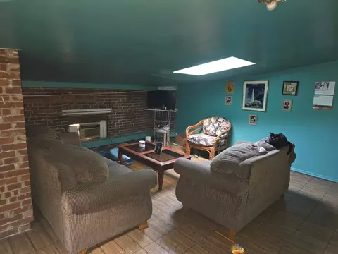 Living - 40 Byers St, Springfield, MA 01105 photo 4 of 8