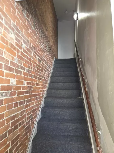 Entry Way - 40 Byers St, Springfield, MA 01105 photo 2 of 2