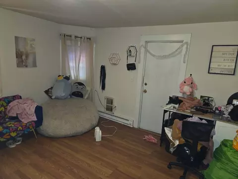 Living - 40 Byers St, Springfield, MA 01105 photo 7 of 8