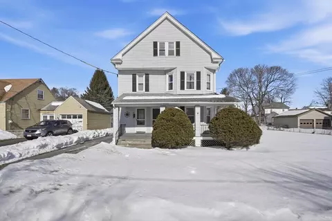 32 Maple St, West Springfield, MA 01089