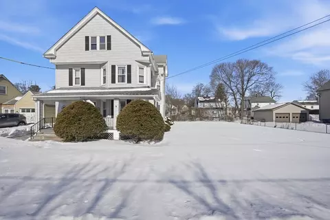 32 Maple St, West Springfield, MA 01089 photo 2
