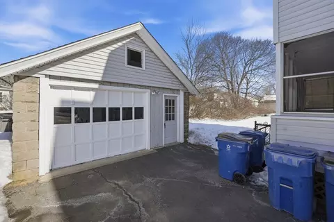 32 Maple St, West Springfield, MA 01089 photo 6