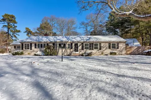 200 Lumbert Mill Rd, Centerville, MA 02632
