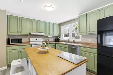 Kitchen - 68 Michael Rd, Raynham, MA 02767 photo 3 of 5