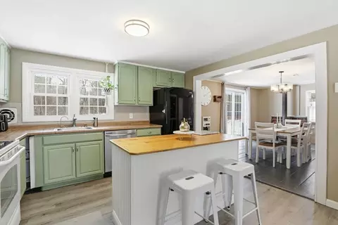 Kitchen - 68 Michael Rd, Raynham, MA 02767 photo 4 of 5