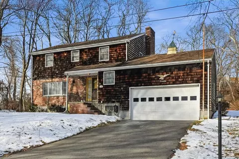 28 Surrey Rd, Salem, MA 01970