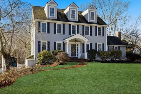 Exterior - 22 Del Prete Dr, Hingham, MA 02043 photo 2 of 4