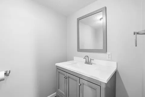 Bath - 22 Del Prete Dr, Hingham, MA 02043 photo 6 of 6