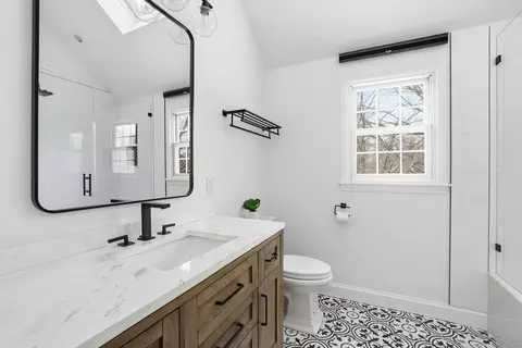 Bath - 22 Del Prete Dr, Hingham, MA 02043 photo 4 of 6