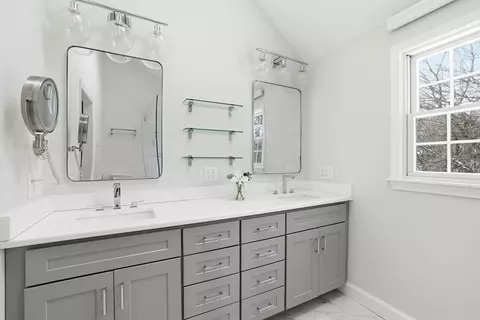 Bath - 22 Del Prete Dr, Hingham, MA 02043 photo 2 of 6