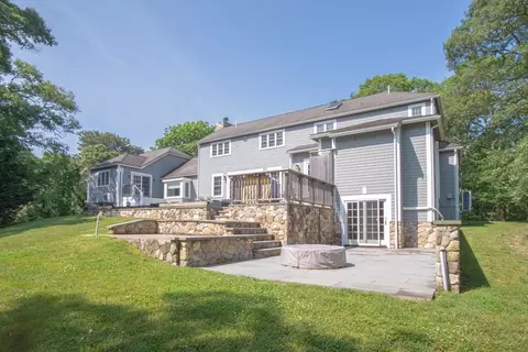 63 Bayes Hill Rd, Oak Bluffs, MA 02557