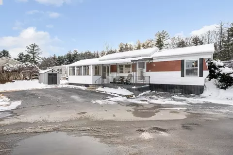 8 F St, Merrimac, MA 01860