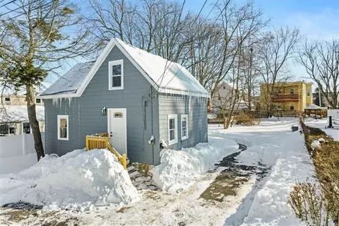 17 Lummus Ct, Lynn, MA 01904
