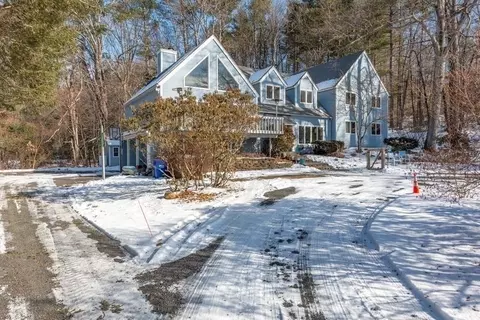 23 Alyssum Dr, Amherst, MA 01002