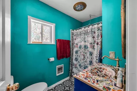 393 Saint James Ave, Springfield, MA 01109 photo 12