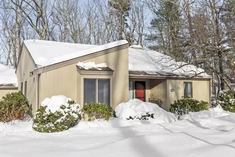 141 Chestnut Cir #141, Lincoln, MA 01773