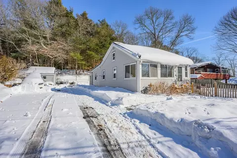 11 Buzzards Bay Dr, Plymouth, MA 02360