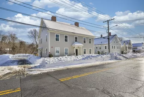 101 Market St #B, Amesbury, MA 01913