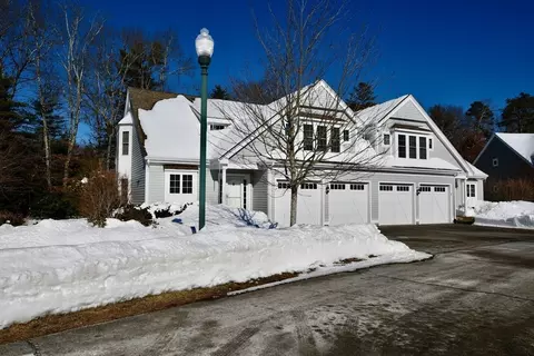 25 Carriage Ln #25, Duxbury, MA 02332
