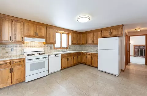 28 Bridle Path Rd, Dracut, MA 01826 photo 4