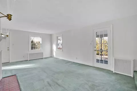 Living - 231 Dayton St, Springfield, MA 01118 photo 4 of 5