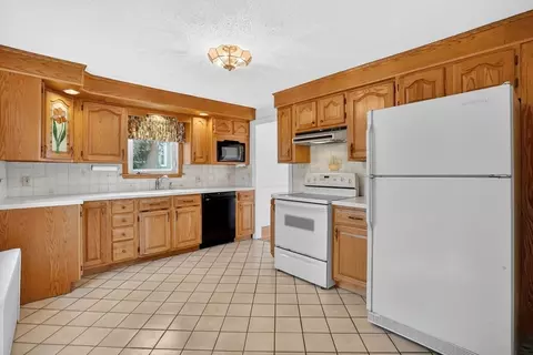 Kitchen - 231 Dayton St, Springfield, MA 01118 photo 1 of 4