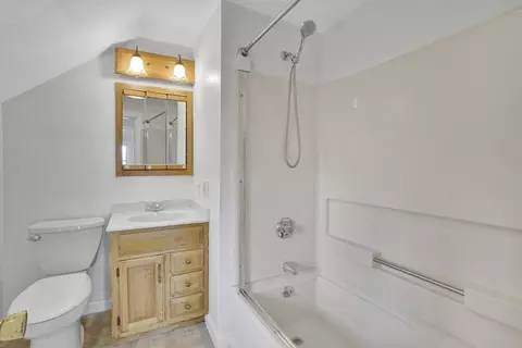 Bath - 231 Dayton St, Springfield, MA 01118 photo 1 of 2
