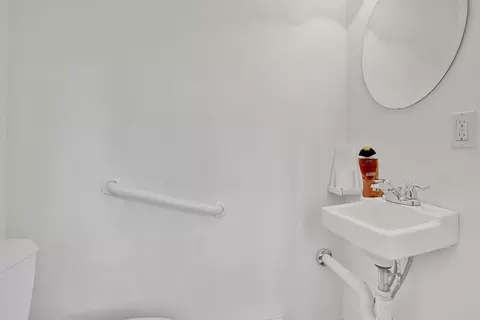 Bath - 231 Dayton St, Springfield, MA 01118 photo 2 of 2