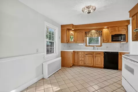 Kitchen - 231 Dayton St, Springfield, MA 01118 photo 2 of 4